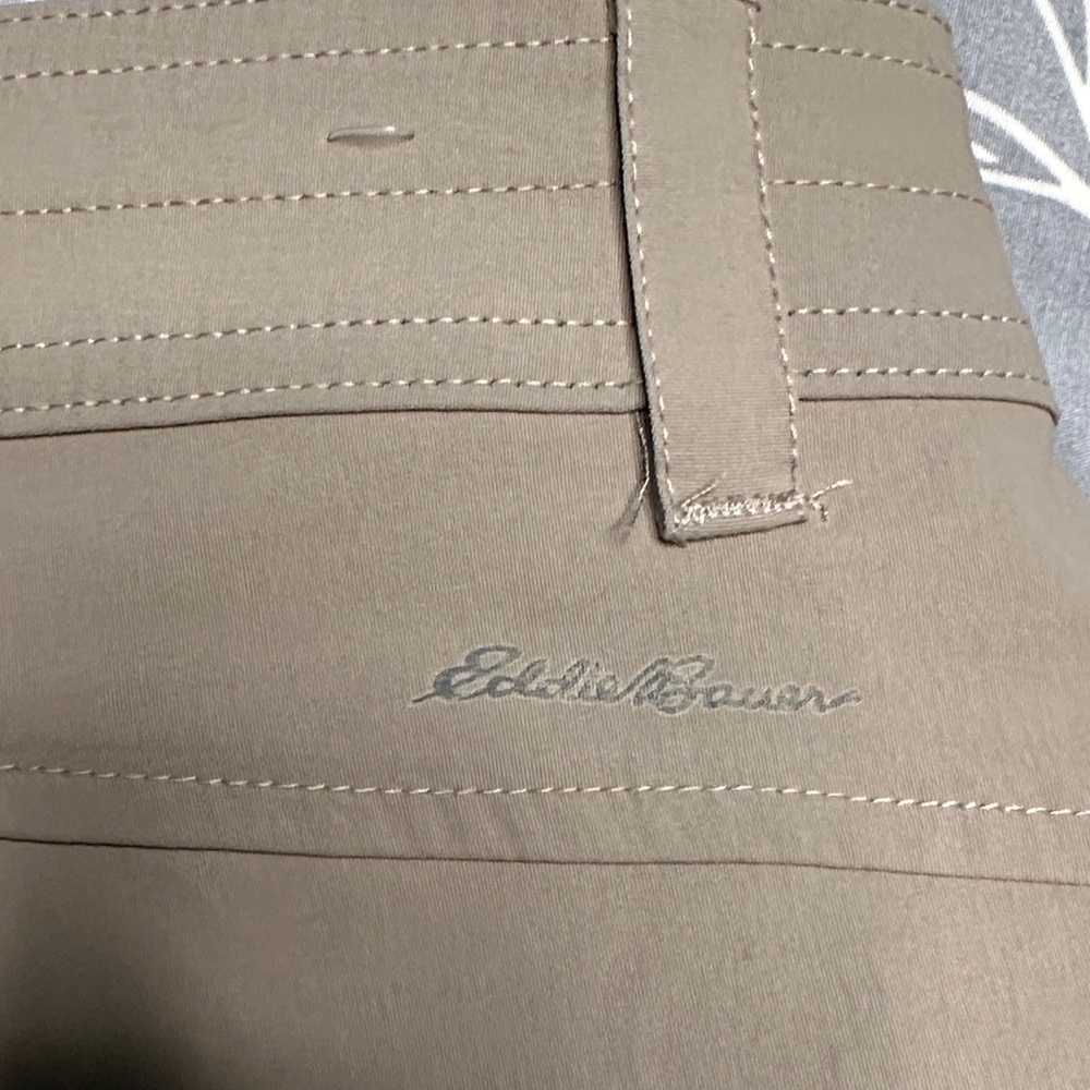 Eddie Bower Women's Tan Cargo Shorts sz 10 - Picture 5 of 5